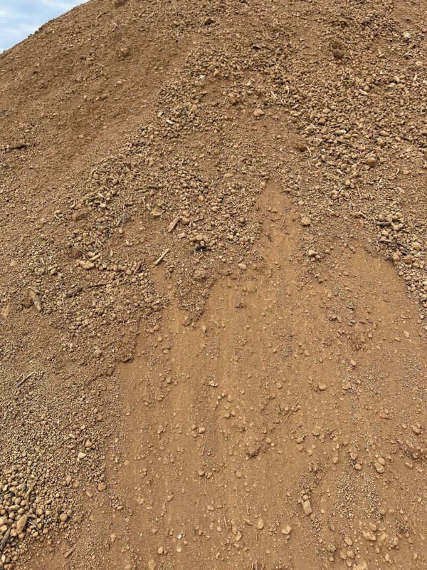 VENTE DE TERRE VEGETALE CRIBLEE COMPOSTEE EN CORREZE A SALON LA TOUR