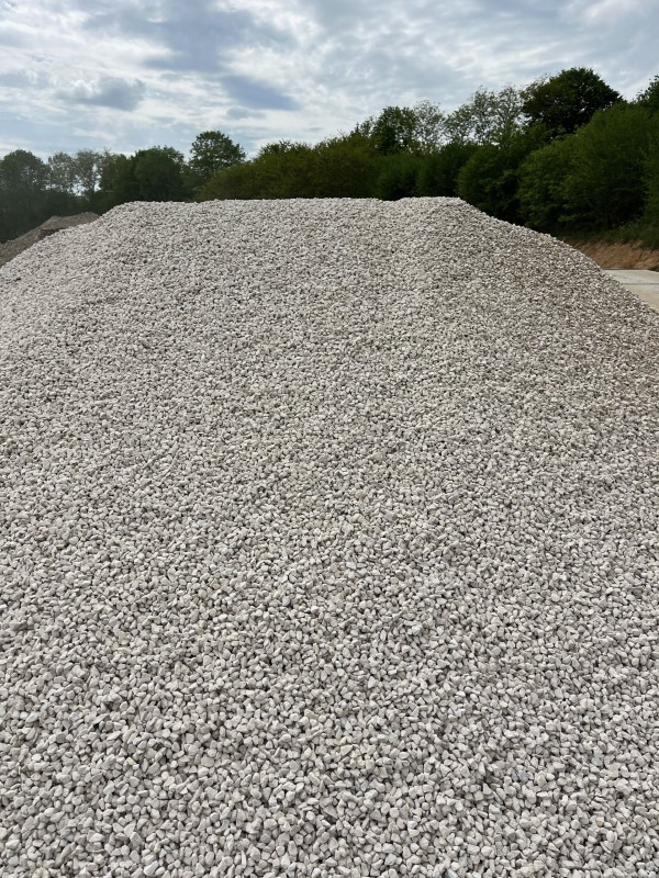 arrivage et vente de cailloux en 10/14 , 10/20 et 20/40 à salon la tour en correze entre brive et limoges