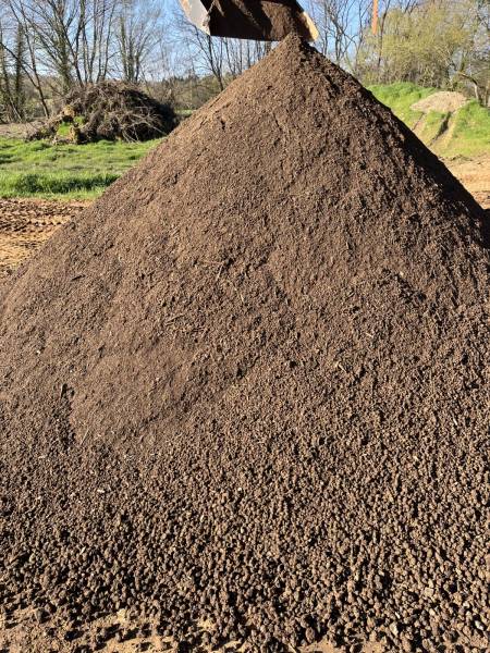VENTE DE TERRE VEGETALE CRIBLEE A SALON LA TOUR EN CORREZE
